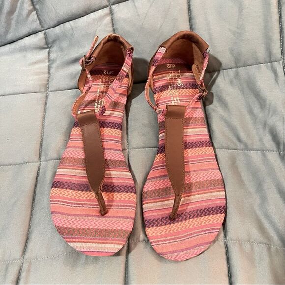 Toms Playa T-Strap Brown Leather & Multicolored Striped Sandals - Picture 1 of 5